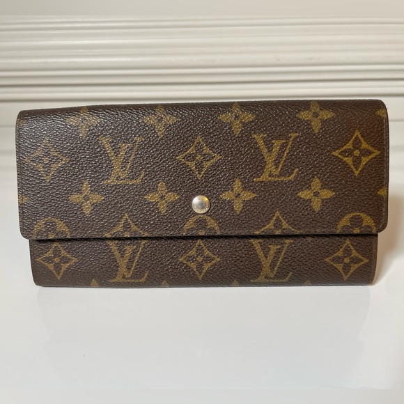 Louis Vuitton Handbags - Louis Vuitton - EUC - Wallet